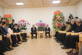 政府常务副总理张和平向大叻主教座堂和越南福音教教会致以圣诞祝福