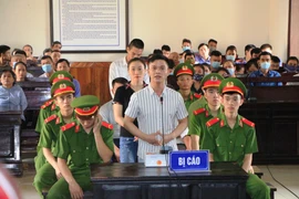 河静省人民法院对组织他人偷渡至国外案的7名涉案人员作出判决