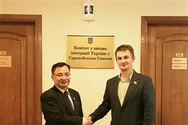 越南驻乌克兰大使馆与乌克兰-越南友好议员小组加强合作