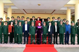 越南国会主席阮氏金银向得乐省军事指挥部拜年