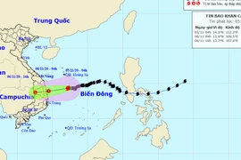 11月6日10号台风减弱为热带低压并登陆广义到庆和各省