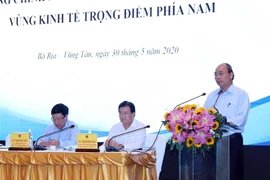 政府总理阮春福主持越南南部重点经济区各省市人民委员会领导人工作会议