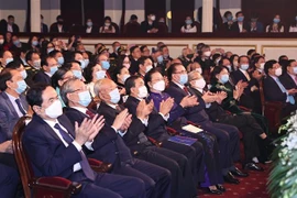 老挝人民民主共和国国庆45周年暨凯山·丰威汉主席诞生100周年纪念典礼在河内举行