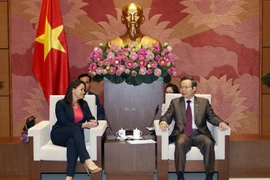国会副主席冯国显会见“匈牙利公民联盟”代表团