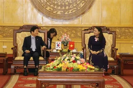 韩国国会议长朴炳锡对宁平省进行工作访问 