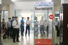 新冠肺炎疫情：胡志明市创建人员消毒通道以加强防疫措施