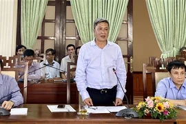 越南卫生部副部长阮长山调研承天顺化省新冠肺炎疫情防控工作