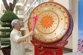 越共中央总书记、国家主席阮富仲向少年儿童致以中秋节的祝贺