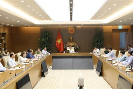 新冠肺炎疫情：严格遵守入境人员管理规定