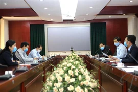 海防港就TIANJIN HIGHWAY号滚装集装箱船卸船方案召开紧急会议
