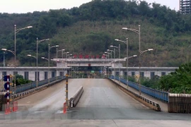 因受疫情的影响老街国际口岸边民优惠政策通道暂停出口活动