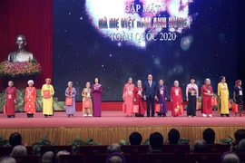 阮春福总理出席越南英雄母亲代表见面会