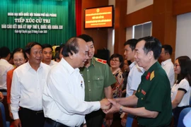 阮春福在海防市开展接待选民活动