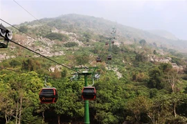 通往西宁省黑婆山峰缆车系统正式开通