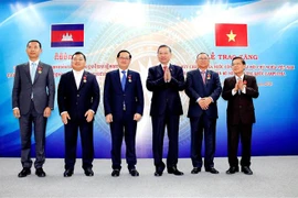 越南公安部高级代表团同柬埔寨王国内政部举行会谈