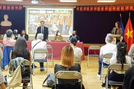 旅法越侨青年积极帮助越南橙毒剂受害者