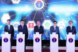阮春福总理出席远程医疗服务系统启动仪式