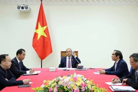 ASEAN 2020：政府总理阮春福与老挝总理通伦·西苏里通电话