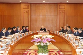 越共中央总书记、国家主席阮富仲主持越共十三大文件起草小组会议