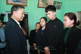 越南政府总理向同心妨碍公务案中牺牲的三名公安烈士授予“祖国记功”证书