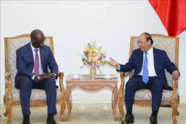 越南政府总理阮春福会见世界银行驻越南首席代表迪奥