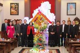 越共中央民运部部长张氏梅圣诞节前走访清化省教区
