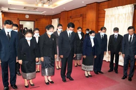 越南驻老挝、新加坡、印尼和柬埔寨大使馆为原越共中央总书记黎可漂举行吊唁仪式