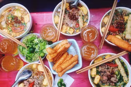 品尝征服国际食客并入选亚洲最佳食品的越式蟹汤米线