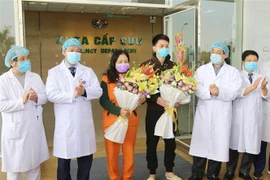 新冠肺炎疫情：越南中央热带疾病医院新增两名治愈患者出院