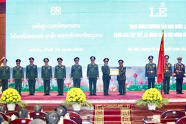 越南和老挝两国国家勋章授勋仪式在河内隆重举行