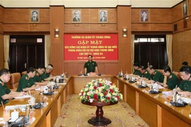 越共中央军委常委会举行出席越共第十二届十三中全会代表见面会