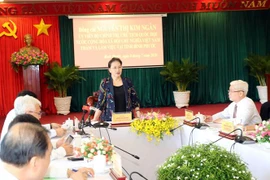 越南国会主席阮氏金银：平福省促进增长模式转型 努力提升其竞争力