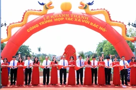 胡志明主席诞辰130周年：政府总理阮春福出席与胡志明有关的工程竣工剪彩仪式