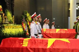 越共中央公安党委、公安部为在同心乡执行任务时牺牲的三名公安烈士隆重举行葬礼仪式