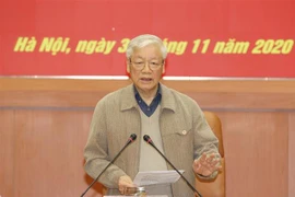 阮富仲：军队党委继续发扬团结精神 切实做到廉洁自律 为其他部门当标杆