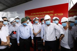 政府总理阮春福第三次视察中良—美顺高速公路施工进度