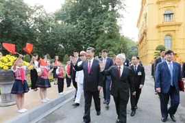  越中两国领导人互致贺电庆祝两国建交70周年