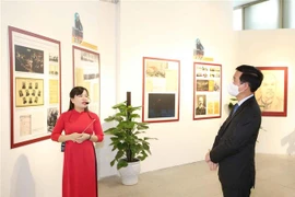 中央宣教部部长武文赏向列宁纪念碑敬献花篮 纪念列宁诞辰150周年