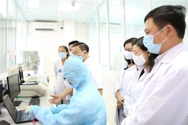 河静省新冠肺炎检测室投入运营 可开展大范围新冠检测工作