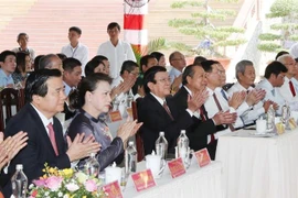 越南国会主席阮氏金银出席阮友寿同志诞辰110周年纪念典礼