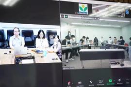 越南中央儿童医院为日本帝京大学举行在线医学培训交流会