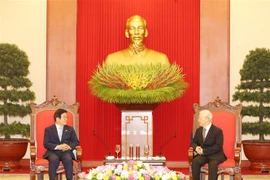 越共中央总书记、国家主席阮富仲会见韩国国会议长朴炳锡