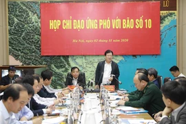 政府副总理郑廷勇：渔船在第10号台风登陆之前要返港避风或驶入安全水域 转移撤离危险区域居民