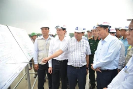 越南政府常务副总理张和平对新山一机场升级改造项目进行检查