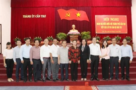 国会主席阮氏金银接待芹苴市选民：选民关注九龙江三角洲的交通基础设施建设