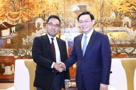 河内承诺为投资商营造便利的营商环境