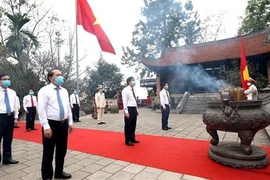 国祖雒龙君忌日祭拜仪式和国母瓯姬上香仪式在富寿省举行