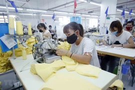 为中小型企业度过难关 、维持和恢复生产经营活动创造便利条件