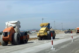 越南南北高速公路三大子项目将于9月30日同步开工