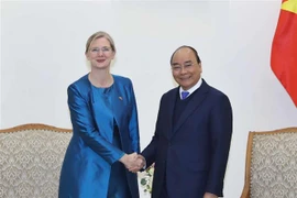  越南政府总理阮春福会见瑞典新任驻越大使 